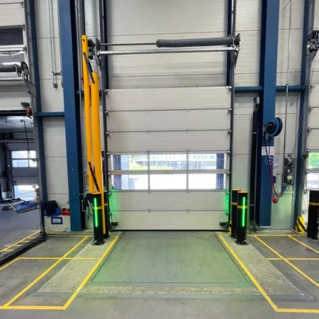 AUTOMATIC TRAFFIC DOCK GATE