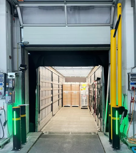 AUTOMATICKÁ TRAFFIC DOCK GATE PRE NÁKLADNÉ VOZIDLÁ